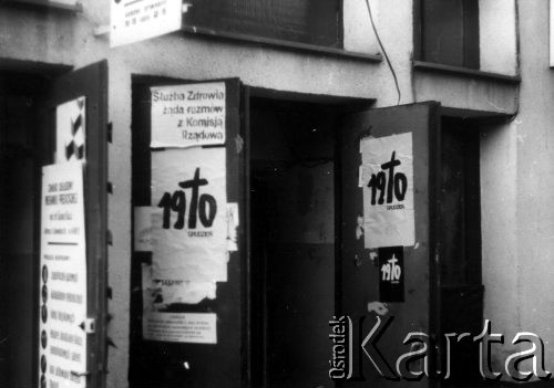 Około 15.12.1980, Gdańsk, Polska.
Przed odsłonięciem pomnika ku czci stoczniowców poległych w starciach z milicją i wojskiem w grudniu 1970 r.
Fot. NN, zbiory Ośrodka KARTA

