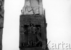 Około 15.12.1980, Gdańsk, Polska.
Fragment pomnika ku czci stoczniowców poległych w starciach z milicją i wojskiem w grudniu 1970 r.
Fot. NN, zbiory Ośrodka KARTA

