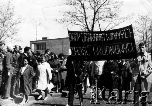 1.05.1971, Gdańsk, Polska
Pochód pierwszomajowy, manifestanci z hasłem: 