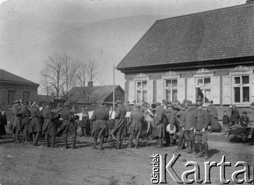 1920, Łotwa.
5 pułk piechoty Legionów na Łotwie, członkowie orkiestry.
Fot. NN, zbiory Ośrodka KARTA, udostępnił Jacek 
Staszelis.

