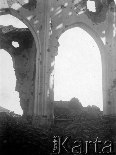 1919, Widze, Litwa.
Ruiny kościoła w Widzach.
Fot. NN, zbiory Ośrodka KARTA, udostępnił Jacek 
Staszelis.

