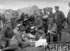 15.10.1919, Litwa.?
5 pułk piechoty Legionów - rozdawanie poczty.
Fot. NN, zbiory Ośrodka KARTA, udostępnił Jacek 
Staszelis, także w zbiorach CAW sygn. 25-116.

