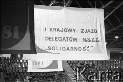wrzesień-październik 1981, Gdańsk, Polska.
Obrady I Krajowego Zjazdu Delegatów NSZZ „Solidarność”. Nad zebranymi w Hali Olivii delegatami zawieszono napis: 