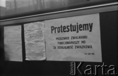 3-5.08.1981, Warszawa, Polska.
Kierowcy autobusów miejskich i ciężarówek zablokowali rondo u zbiegu ulic Marszałkowskiej i Alei Jerozolimskich. Protestowali w ten sposób przeciwko obniżce kartkowych przydziałów mięsa i trudnościom zaopatrzeniowym. Strajk został zorganizowany przez Zarząd Regionu NSZZ 