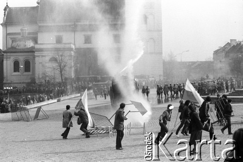 3.05.1982, Warszawa, Polska.
Niezależna demonstracja na Starym Mieście, zorganizowana przez podziemne struktury 