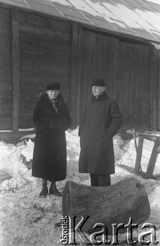 1943, Jaworów, woj. Lwów
Teofil Seko z żoną Teklą, rodzice Kazimierza Seko.
Fot. Kazimierz Seko, zbiory Ośrodka KARTA
 
