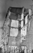 1946, Warszawa, Polska.
 Fragment miasta, zniszczona kamienica.
 Fot. Kazimierz Seko, zbiory Ośrodka KARTA
   
