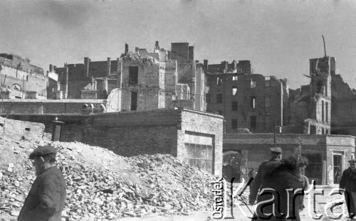 1946, Warszawa, Polska.
 Fragment miasta, zniszczone domy.
 Fot. Kazimierz Seko, zbiory Ośrodka KARTA
   
