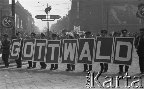 1.05.1953, Stalinogród (Katowice), Polska.
Pochód pierwszomajowy, pracownicy kopalni 