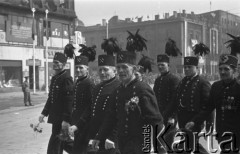 1.05.1953, Stalinogród (Katowice), Polska.
Pochód pierwszomajowy, grupa górników.
Fot. Kazimierz Seko, zbiory Ośrodka KARTA
 
