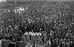 1.05.1958, Katowice, Polska.
Pochód pierwszomajowy, przed trybuną honorową delegacja górników z kopalni 