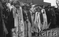 1.05.1949, Katowice, Polska.
Pochód pierwszomajowy, dzieci w strojach regionalnych.
Fot. Kazimierz Seko, zbiory Ośrodka KARTA
 
