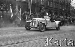 1.05.1949, Katowice, Polska.
Pochód pierwszomajowy.
Fot. Kazimierz Seko, zbiory Ośrodka KARTA
 
