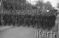 1.05.1949, Katowice, Polska.
Pochód pierwszomajowy, junacy z hasłami: 