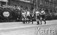 1.05.1949, Katowice, Polska.
Pochód pierwszomajowy, trybuna honorowa.
Fot. Kazimierz Seko, zbiory Ośrodka KARTA
 
