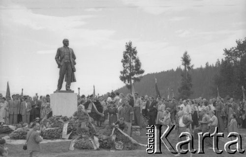 1950, Poronin, Polska.
Odsłonięcie pomnika Włodzimierza Lenina.
Fot. Kazimierz Seko, zbiory Ośrodka KARTA
 
