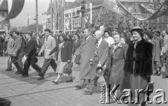 1.05.1950, Katowice, Polska.
Pochód pierwszomajowy.
Fot. Kazimierz Seko, zbiory Ośrodka KARTA
 
