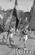 1.05.1951, Katowice, Polska.
Pochód pierwszomajowy, młodzież z flagami.
Fot. Kazimierz Seko, zbiory Ośrodka KARTA
 
