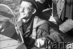 Jesien 1949, góra Żar, Beskid Mały, Polska.
Kazimierz Seko siedzący w kabinie szybowca.
Fot. NN, zbiory Ośrodka KARTA, udostępniła Barbara Karwat-Seko.
