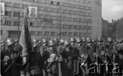 1951, Katowice, Polska.
Defilada na ulicach Katowic.
Fot. Kazimierz Seko, zbiory Ośrodka KARTA

