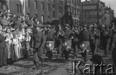 1951, Katowice, Polska.
Defilada Ludowego Wojska Polskiego na ulicach miasta.
Fot. Kazimierz Seko, zbiory Ośrodka KARTA



