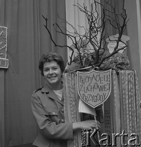 Listopad 1967, Katowice, Polska.
Drużynowa zuchów hufca Katowice-Zachód, na tarczy napis: 