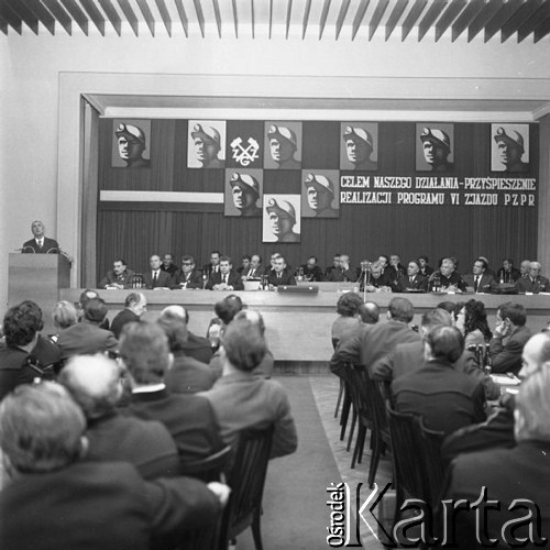 1972, Katowice, Polska.
Zjazd Delegatów Związku Zawodowego Górników, na mównicy stoi Edward Gierek. Hasło nad stołem prezydialnym: 