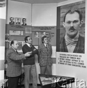 Listopad 1977, Katowice, Polska.
Jan Wieczorek z synami Andrzejem i Grzegorzem w Izbie Tradycji Kopalni Węgla Kamiennego 