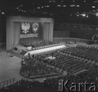 Kwiecień 1977, Katowice, Polska.
Spotkanie z przedstawicielami rządu polskiego i rządu Związku Radzieckiego. Hasło za stołem prezydialnym: 