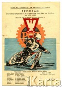 17.08.1952, Wrocław, Polska.
Program Indywidualnych Mistrzostw Polski na Żużlu, hasło nad rysunkiem przedstawiającym zawodnika na motocyklu: 