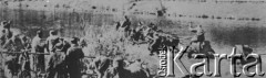 1945, Nysa Łużycka (?)
Forsownie rzeki przez artylerię Wojska Polskiego.
Reprodukcja Kazimierz Seko, zbiory Ośrodka KARTA, udostępniła Barbara Karwat-Seko.
