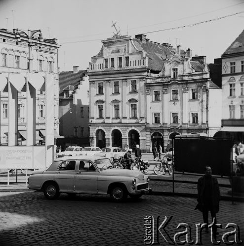 11.10.1969, Wałbrzych, Polska
Fragment miasta, z lewej tablica z napisem: 