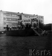Wrzesien 1962, Warszawa, Polska.
Estrada z napisem: 