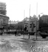 Marzec 1962, Warszawa, Polska.
Plakaty propagujące oszczędzanie w PKO, stojące przy jednej z ulic.
Fot. Jarosław Tarań, zbiory Ośrodka KARTA [62-33]