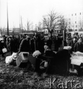 26.03.1962, Warszawa, Polska.
Akcja ratunkowa w czasie pożaru baraku przy ul. Wawelskiej.
Fot. Jarosław Tarań, zbiory Ośrodka KARTA [62-73]

