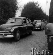 Październik 1962, Warszawa, Polska.
Karambol 12 samochodów na Rondzie Waszyngtona.
Fot. Jarosław Tarań, zbiory Ośrodka KARTA [62-83]


