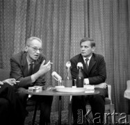 15.09.1966, Warszawa, Polska.
Spotkanie z pisarzem Jerzym Andrzejewskim w Klubie Międzynarodowej Prasy i Książki.
Fot. Jarosław Tarań, zbiory Ośrodka KARTA [66-113]
 
