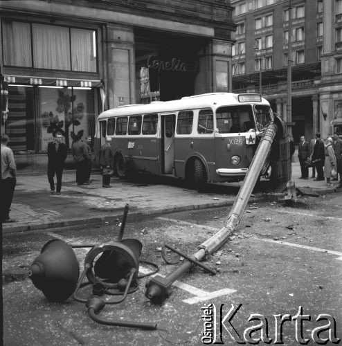26.05.1967, Warszawa, Polska.
Kraksa autobusu linii 