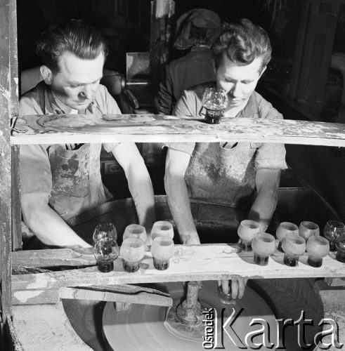 18.01.1969, Krosno, Polska
Huta szkła.
Fot. Jarosław Tarań, zbiory Ośrodka KARTA [69-204]
 
