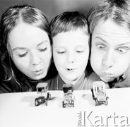12.05.1970, Warszawa, Polska.
 Modele samochodów, miniatury.
 Fot. Jarosław Tarań, zbiory Ośrodka KARTA [70-47]
   

