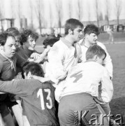 19.04.1970, Warszawa, Polska.
Mecz rugby Polska- NRD, grają zespoły młodzieżowe.
Fot. Jarosław Tarań, zbiory Ośrodka KARTA [70-182]
 
