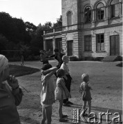 Lipiec 1970, Sanniki, Polska
 Pałacyk w Sannikach, 