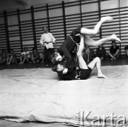 Październik 1971, Warszawa, Polska.
 Trening judo.
 Fot. Jarosław Tarań, zbiory Ośrodka KARTA [71-42]
   
