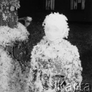 Listopad 1971, Swarzędz, Polska
 Pracownica Zakładu Pierzarskiego.
 Fot. Jarosław Tarań, zbiory Ośrodka KARTA [71-60]
   
