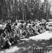 Lipiec 1971, Mazury, Polska
Obóz harcerski hufca Praga.
Fot. Jarosław Tarań, zbiory Ośrodka KARTA [71-143]
 
