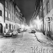 Lipiec 1971, Warszawa, Polska.
Stare Miasto w nocy.
Fot. Jarosław Tarań, zbiory Ośrodka KARTA [71-182]
 
