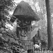 20.06.1972, Swarzędz, Polska
Skansen w Swarzędzu, drewniane ule, 