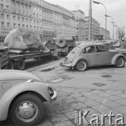 6.04.1972, Warszawa, Polska.
Transport głazu narzutowego do Muzeum Ziemi.
Fot. Jarosław Tarań, zbiory Ośrodka KARTA [72-98]
 
