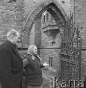 15.11.1972, Krasne, Polska
 Fragment pałacu, budynki zajęte przez cukrownię, w której pracował Marceli Nowotko.
 Fot. Jarosław Tarań, zbiory Ośrodka KARTA [72-169]
   
