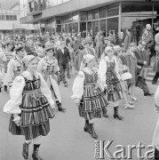 28.05.1972, Warszawa, Polska.
 Parada uczestników Cepeliady.
 Fot. Jarosław Tarań, zbiory Ośrodka KARTA [72-173]
   
